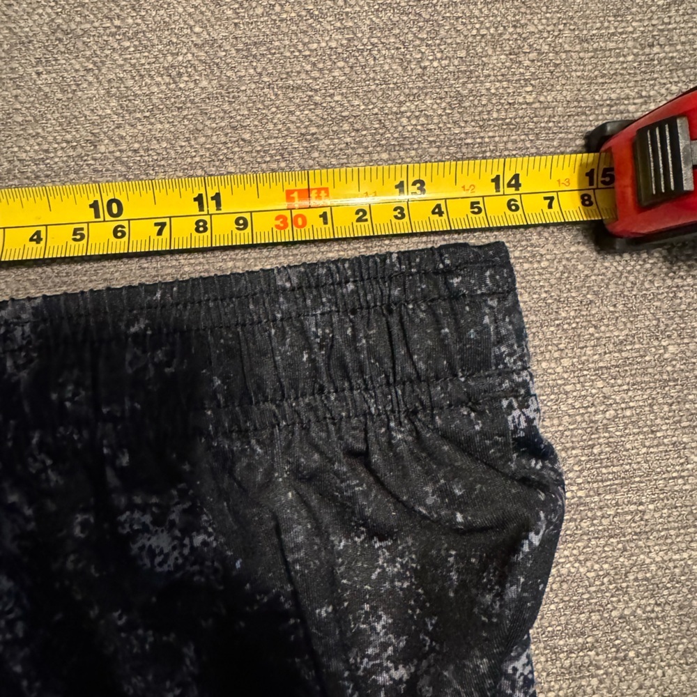 Under Armour Men's Black and Gray Athletic Shorts - Picture 4 of 5